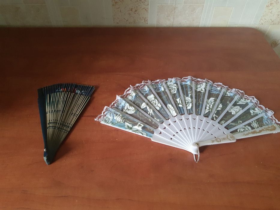 Шапочки детские ,вязаные