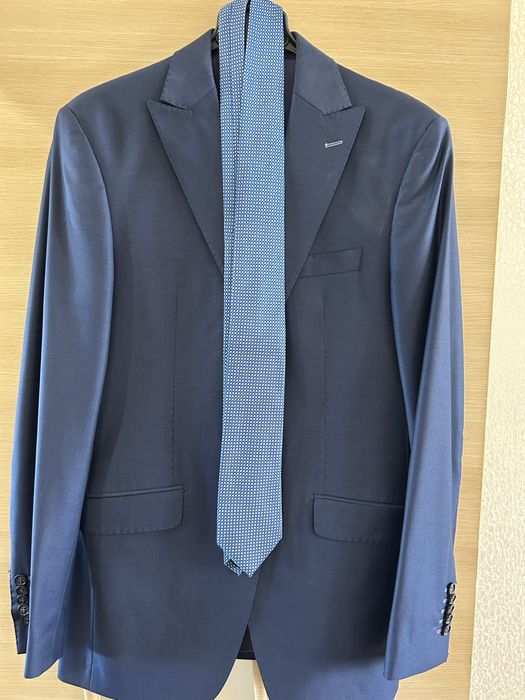 Продаётся мужской костюм