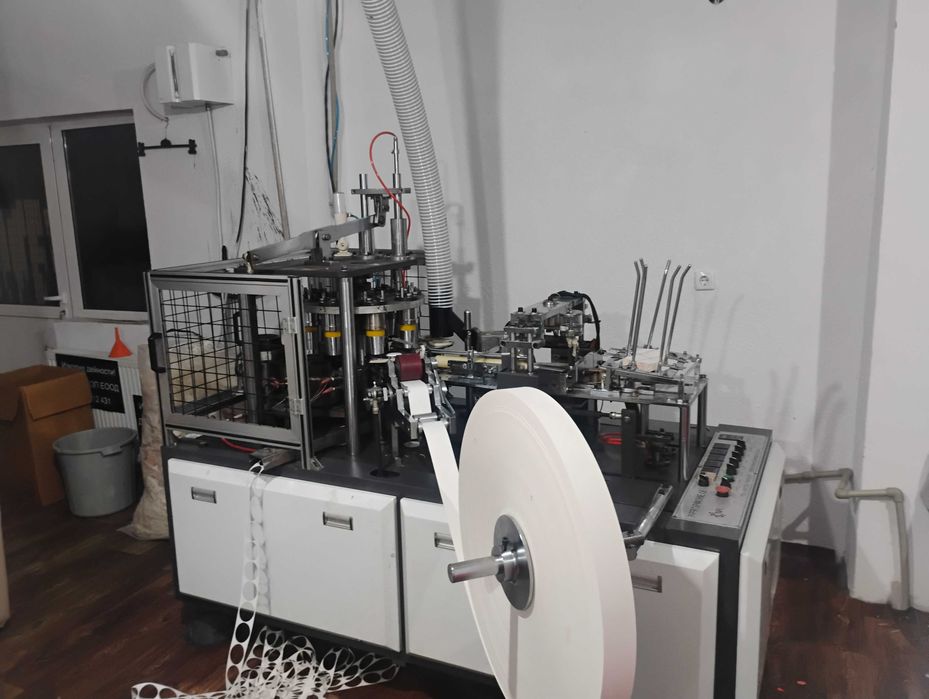 Машина за картонени чаши 2022г 7оз