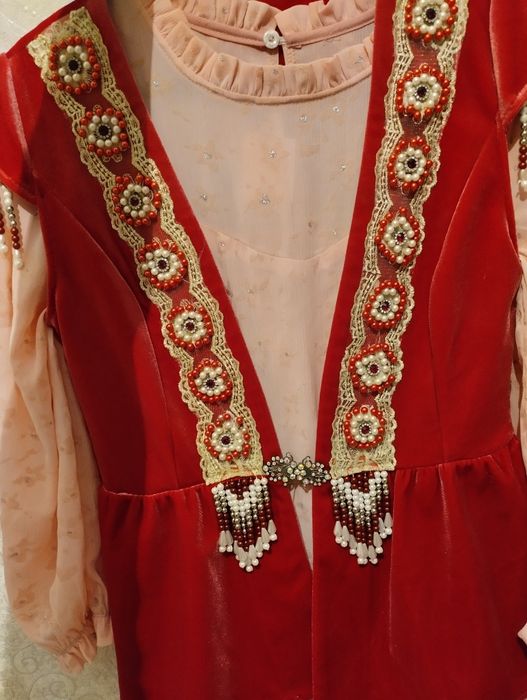 Казакша койлек сатылады жилеткасыменен.