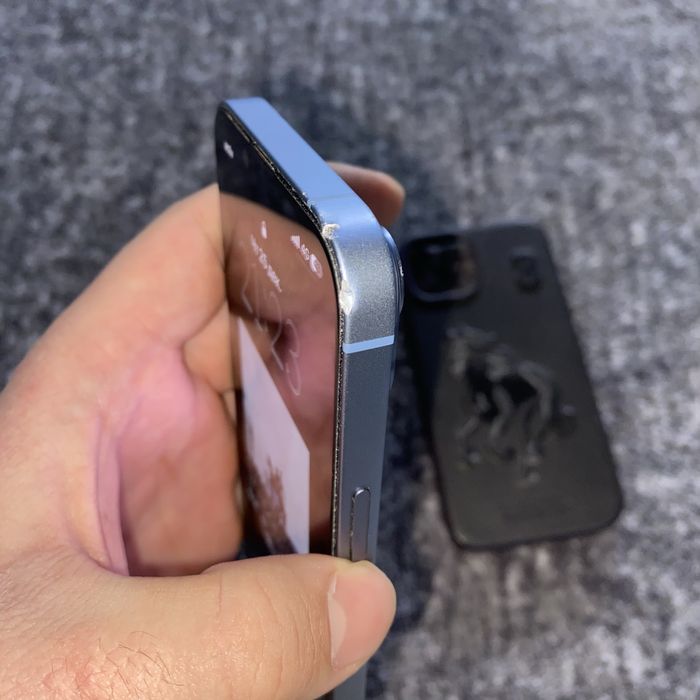 Айфон 14 голубого цвета