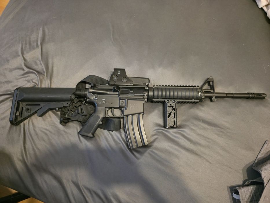 Еърсофт M4A1(електрическа реплика,AEG) + Бързомер,батерия,Зарядно и др