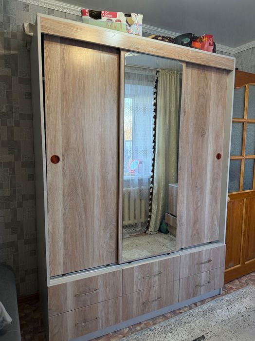 Продам мебель: Шкаф,кровать