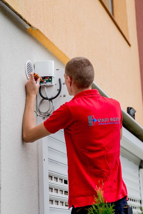 Deblocări usi  Reparații uși Schimbat sisteme de inchidere