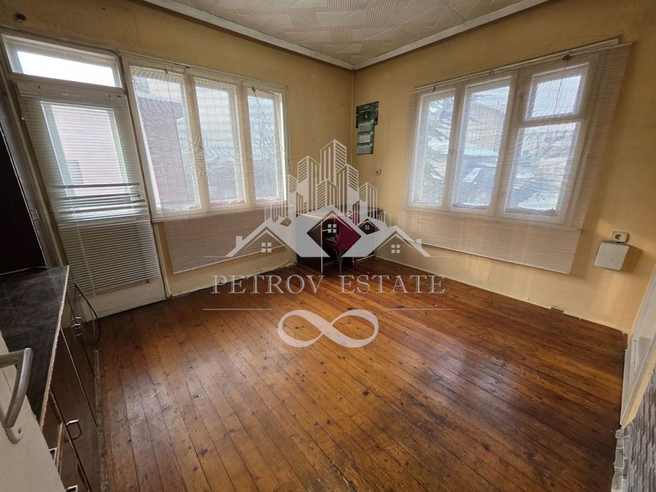 Продава се Къща в Велинград - 300 кв.м за 363 €/кв.м - Снимка #1