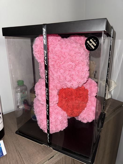 Urs mare din trandafiri cadou impachetat
