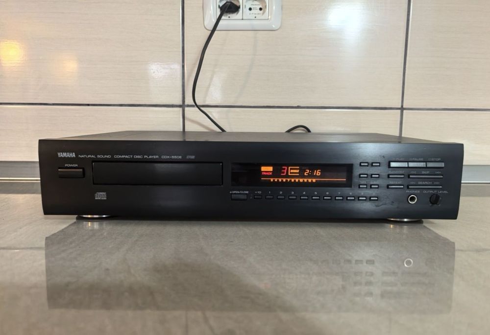 CD player Yamaha CDX 550E