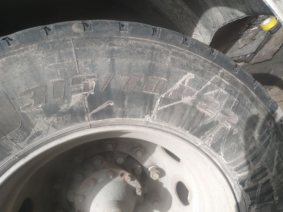 Продам шины комплект с дисками 300000