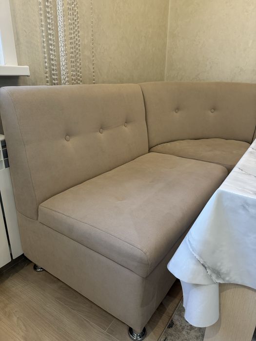 Кухонный стол + угловой диван ПРОДАМ