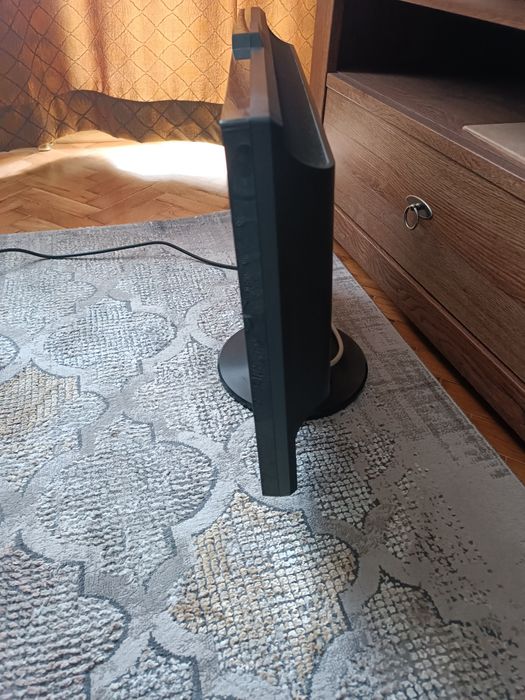 Монитор Asus 21 инча 1650 x 1080 резолюция VGI/RGB портове