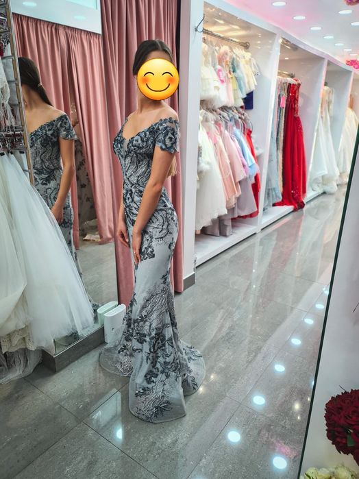 Rochie de ocazie cu trena detașabilă