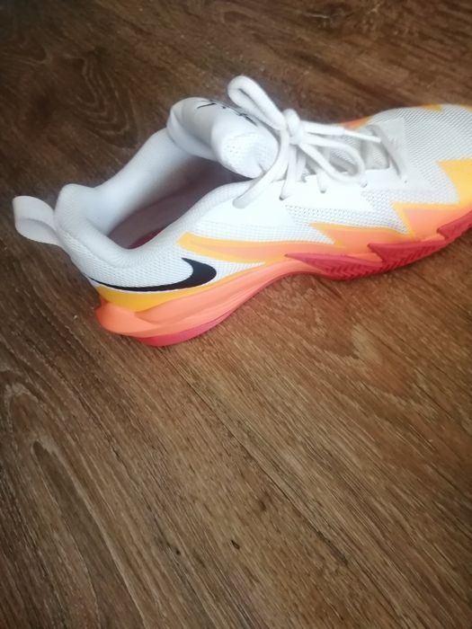 Vând adidași Nike aproape noi