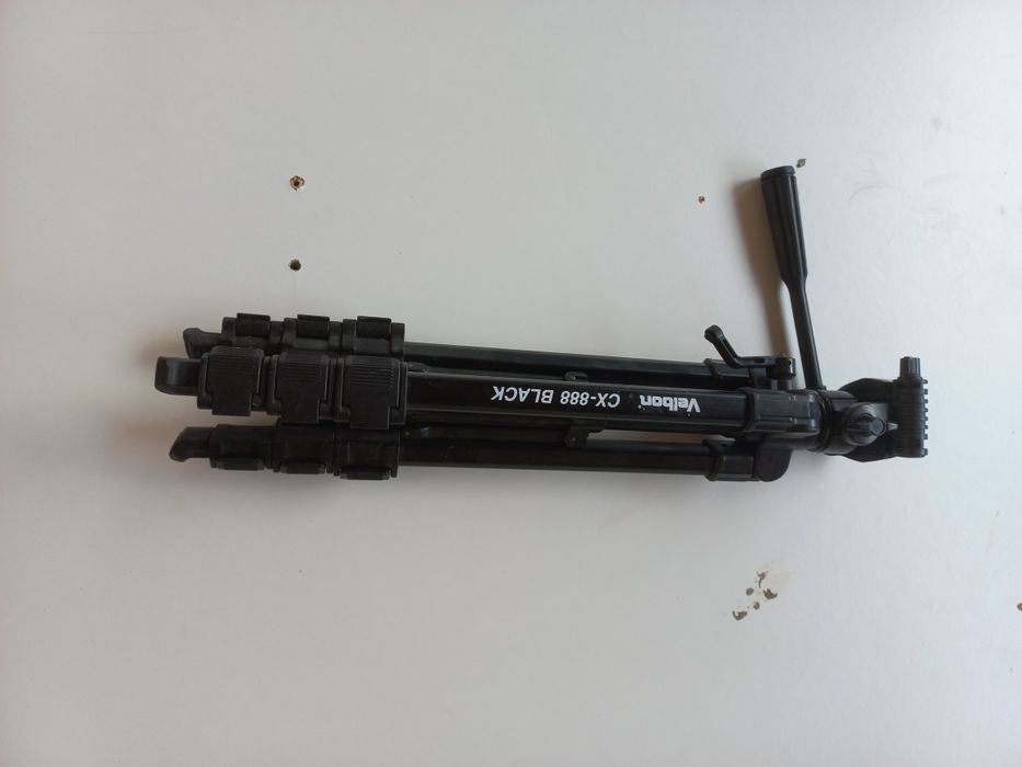 Vând trepied Velbon CX-888 Black