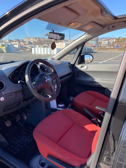Vând urgent Mitsubishi Colt