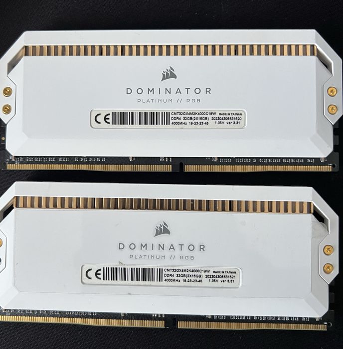Memorii DDR4 Corsair Dominator Platinum 4000Mhz!!