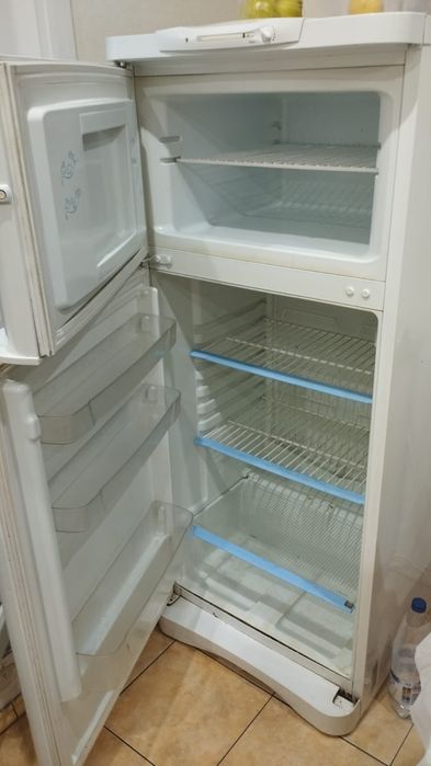 Холодильник      .