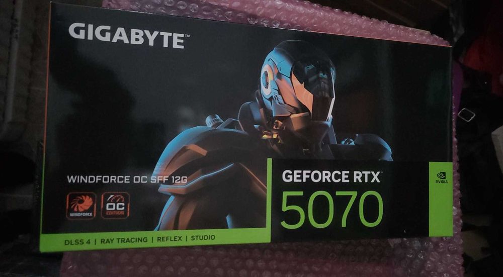Placa video GIGABYTE  RTX 5070 WINDFORCE OC SFF, 12GB GDDR7, sigilata , garantie