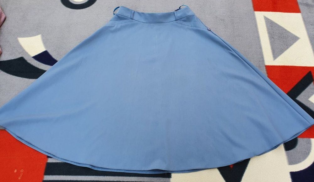 Красивая модная кофта и юбка