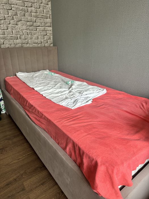 Односпальная кровать