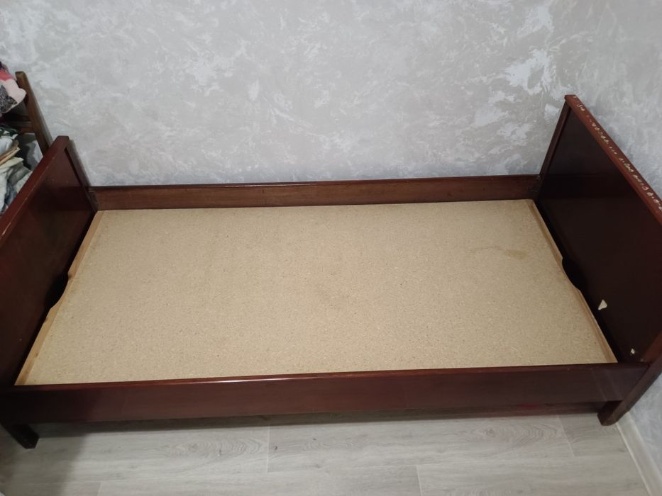 Отдам даром полку и кровать