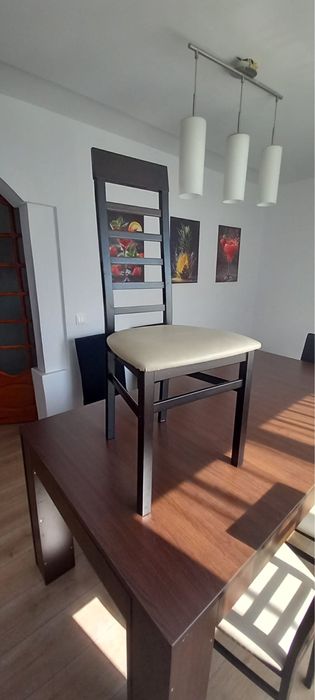 Scaune masa dinning utilizate rar, in stare foarte buna. 8 buc