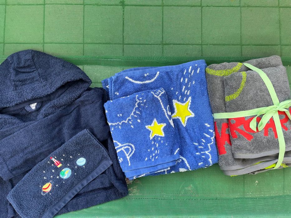 Халат махровый 6/7л , полотенца набор .