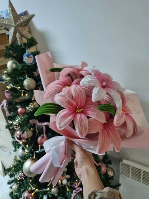 Нежен букет с ръчно изработени изкуствени цветя