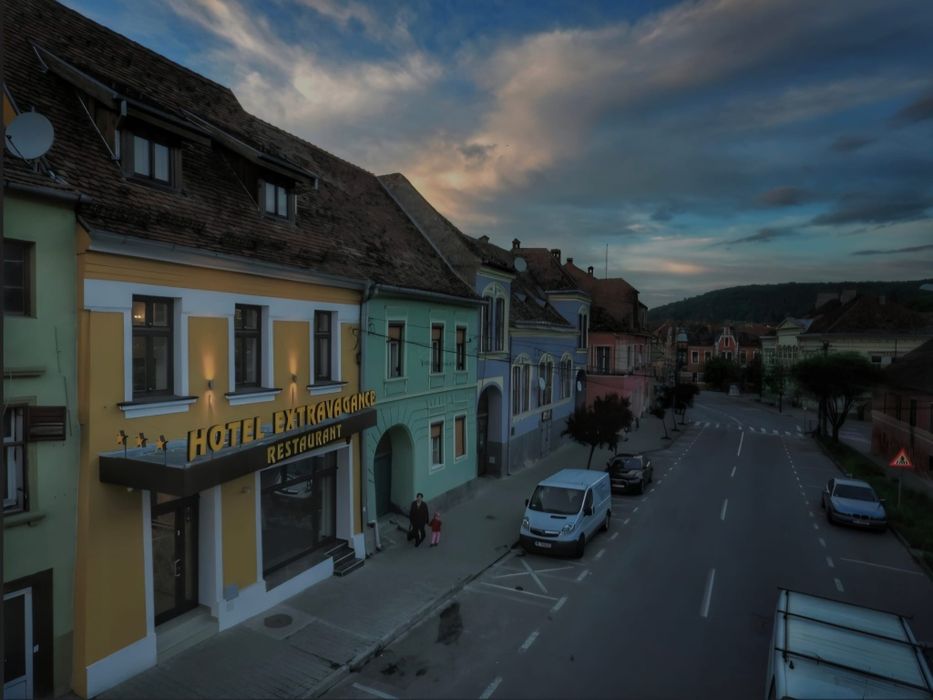 Vând Hotel Extravagance