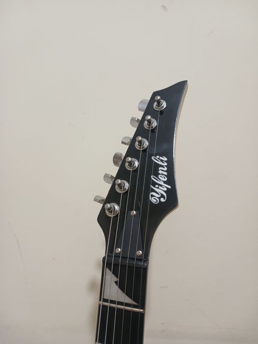 Elektrogitara Superstrat