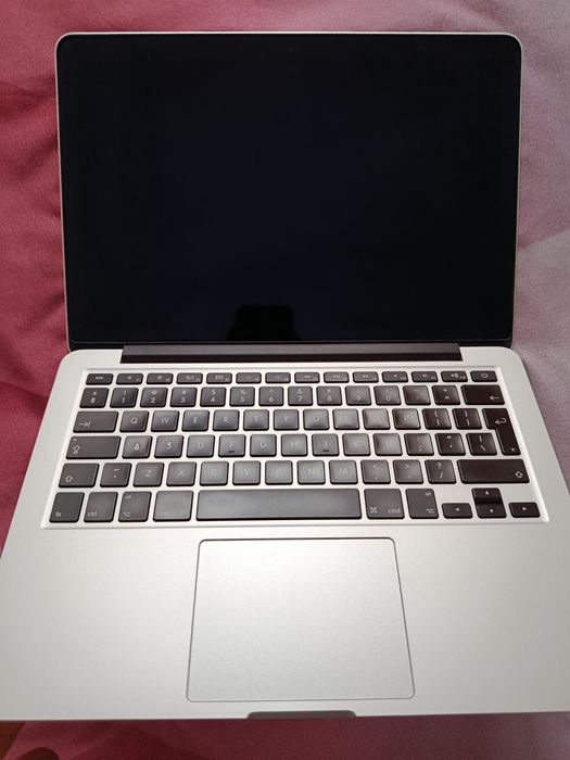MacBook Pro 13” Retina (Early 2015) – i5 2.7GHz / 16GB RAM / 256GB