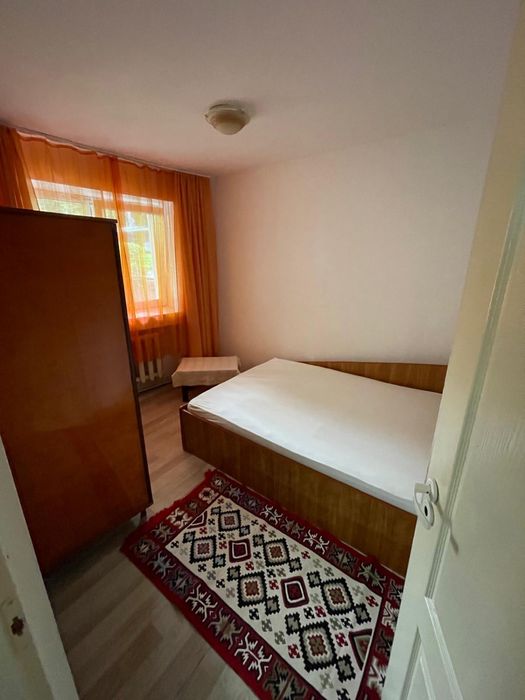 Inchiriez apartament cu 3 camere