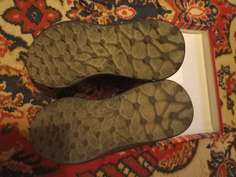 Продам детские ботинки