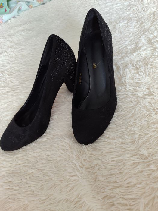 Продам замшевые туфли