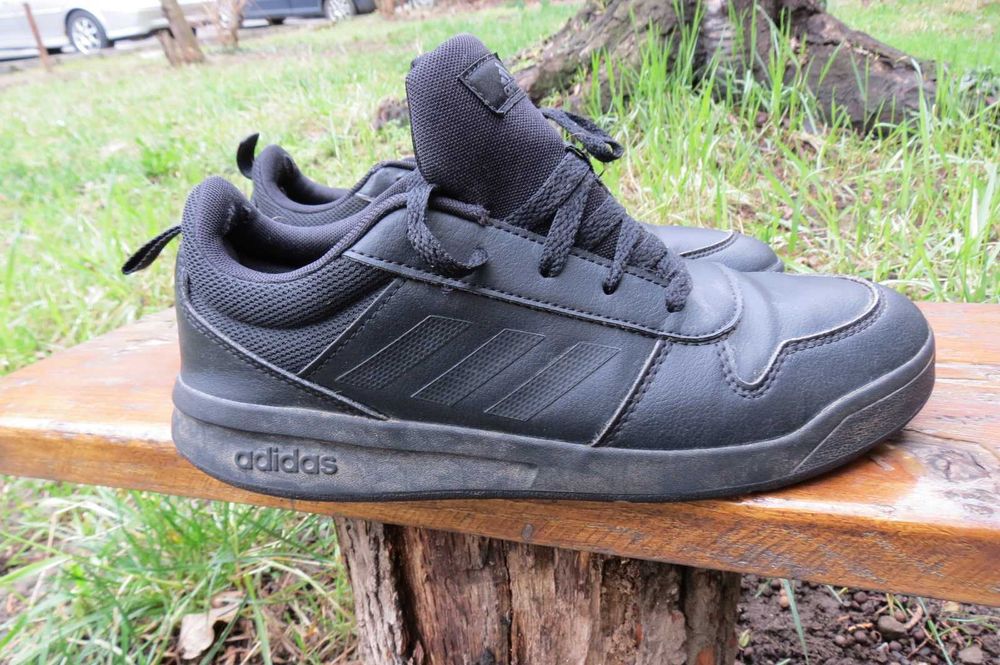 Adidasi casual negri