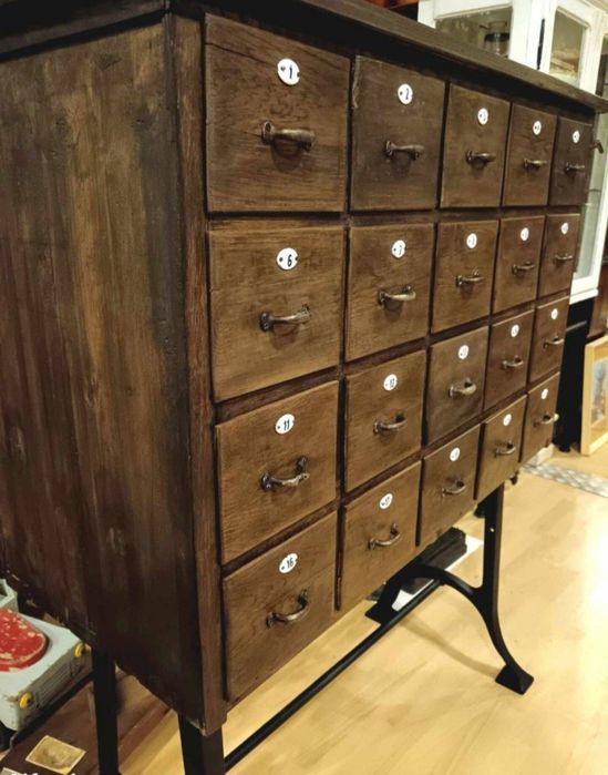 Dulap-sertar antic din lemn. Ceasornicar