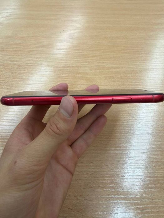 Продам Iphone xc
