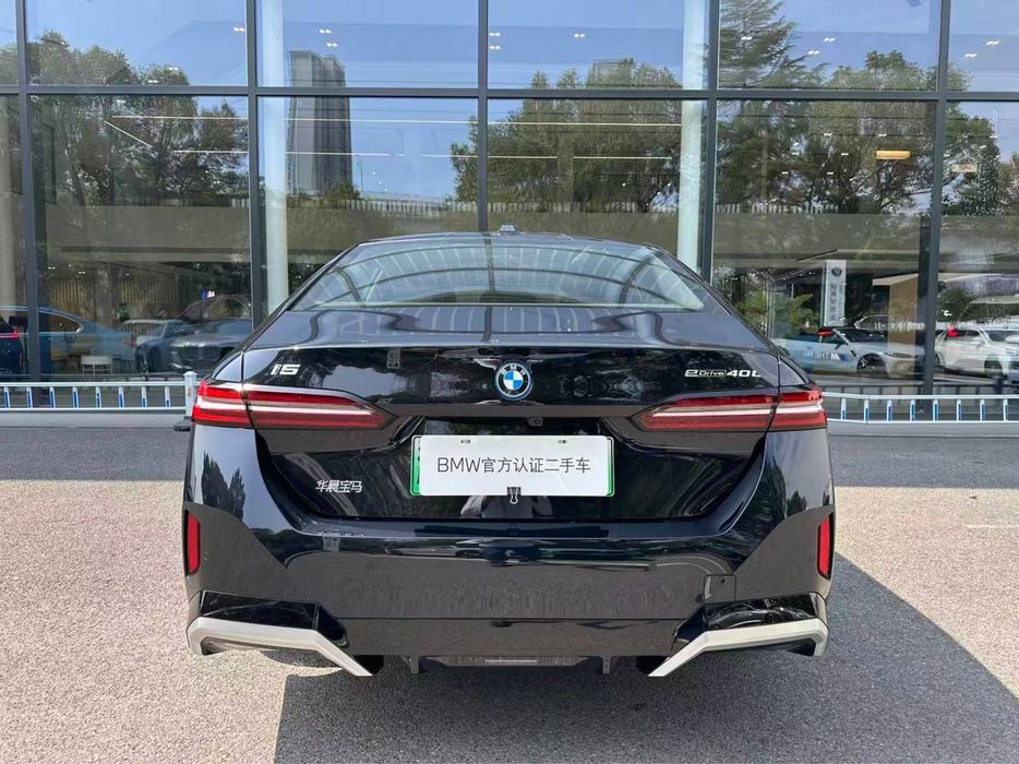 BMW i5 40L M-Sport 2025 yil