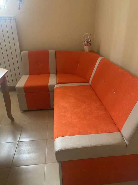 Трапезен  ъглов разтегателен диван