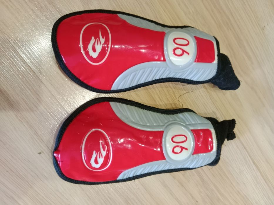 Продам защита на ноги и наколенники