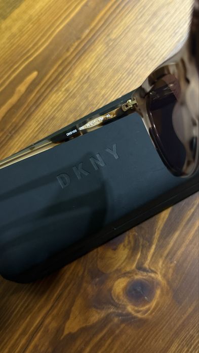 Слънчеви очила DKNY