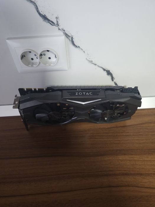 Placă video ZOTAC GTX 1080 AMP! 8GB GDDR5X – funcționează perfect