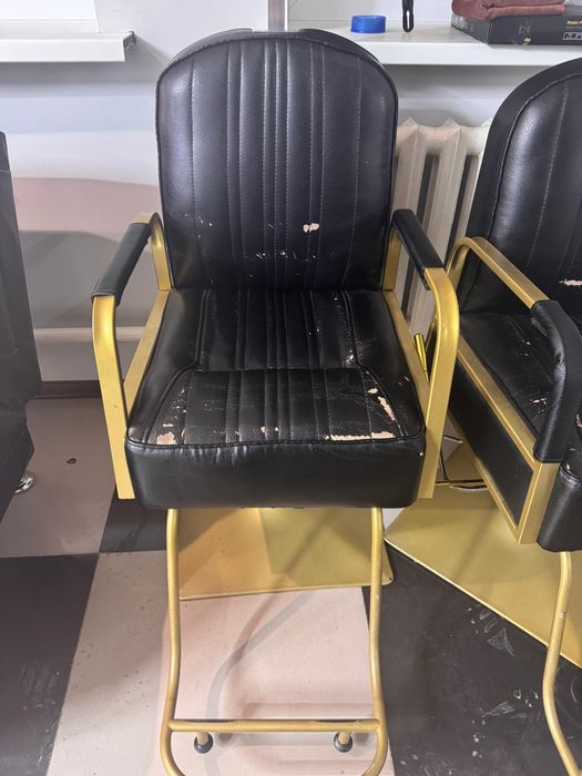 Продам кресло парикмахера