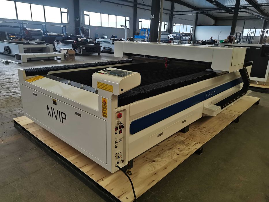 Masina CNC de debitat cu laser