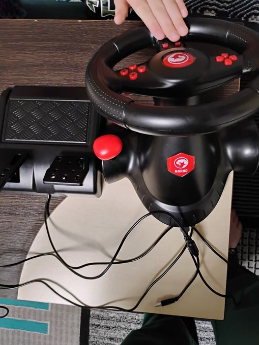 Volan gaming nou.200 lei