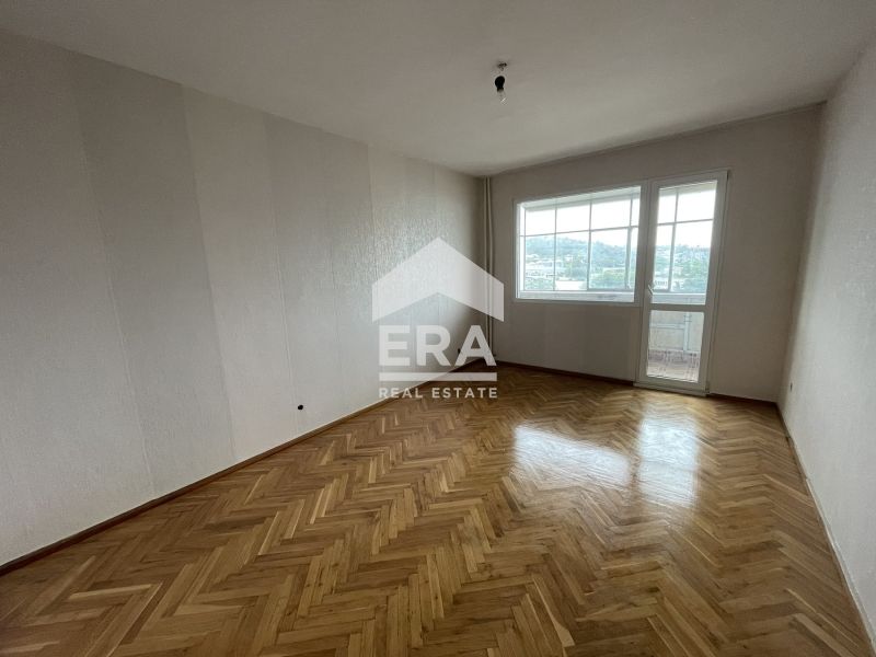Двустаен апартамент за продажба, с отделна кухня, в кв. Младост 2, Вар