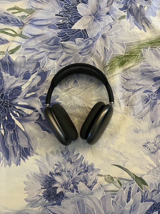 AirPods Max 1.