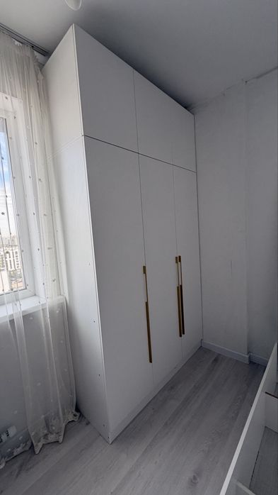 Продам трехдверный шкаф для одежды