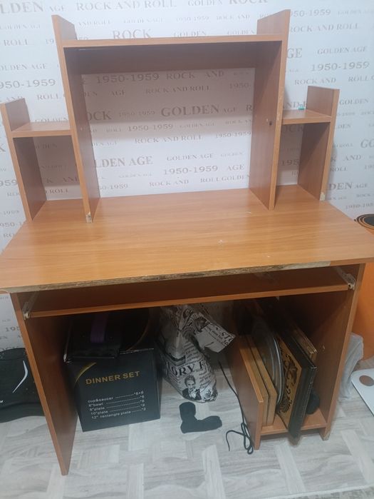 Продам компьютерный стол