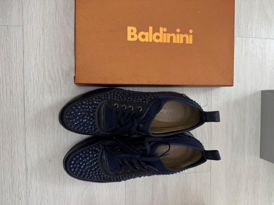 продам кроссовки Baldinini
