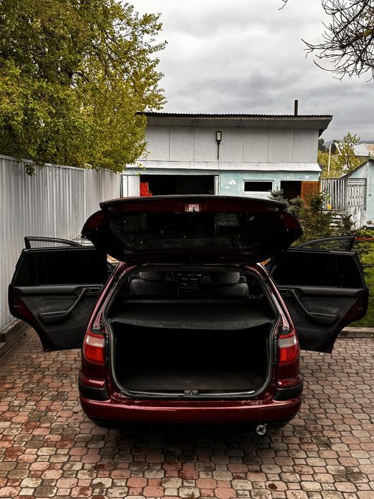 Тайота карина е универсал